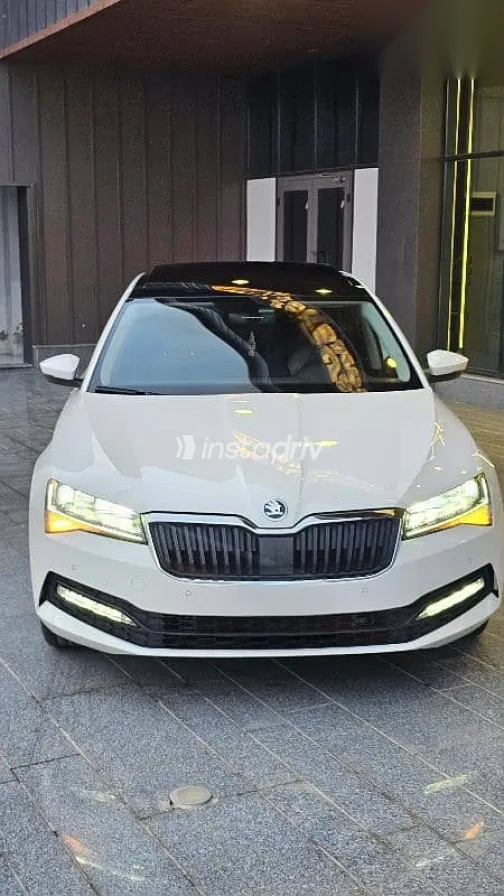 سكودا سوبيرب 2021 أبيض مستعملة للبيع - 4