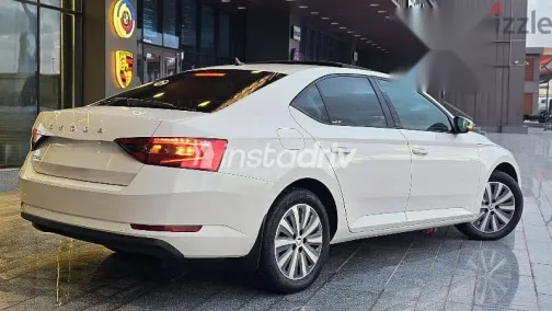 سكودا سوبيرب 2021 أبيض مستعملة للبيع - 6