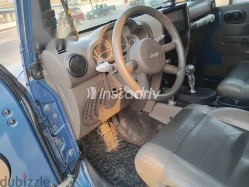 جيب رانجلر 2010 أزرق غامق مستعملة للبيع - 4