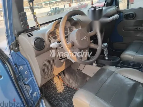 جيب رانجلر 2010 أزرق غامق مستعملة للبيع - 5