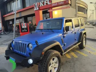 جيب رانجلر 2010 أزرق غامق مستعملة للبيع