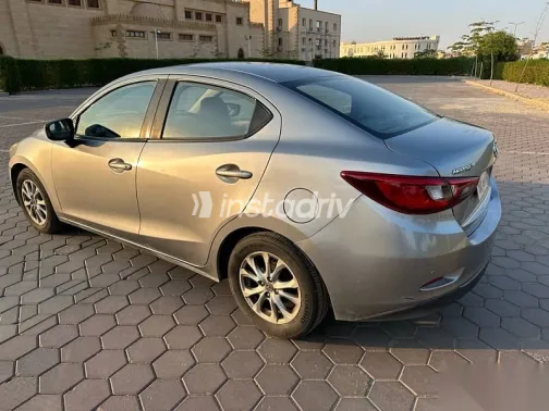 مازدا 2 2017 فضي مستعملة للبيع - 4