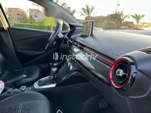 مازدا 2 2017 فضي مستعملة للبيع - 6