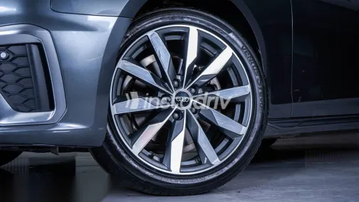 اودي A4 2025 رمادي مستعملة للبيع - 10