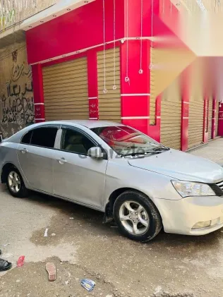 جيلي امجراند 2015 فضي مستعملة للبيع