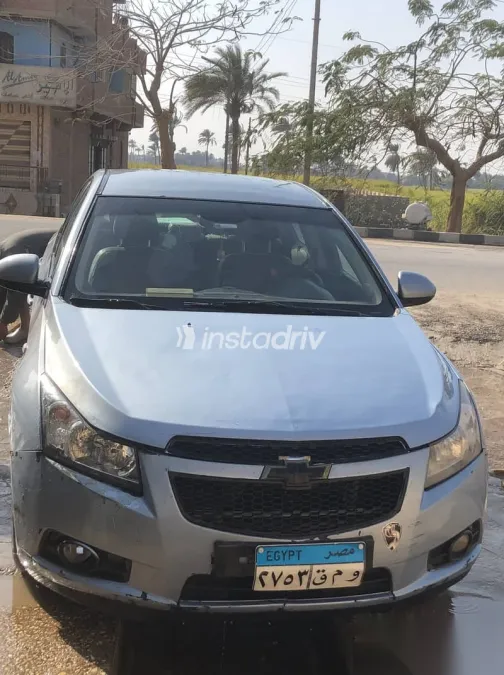 شيفروليه كروز 2010 أزرق غامق مستعملة للبيع - 1