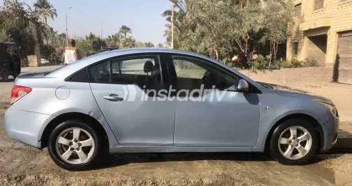 شيفروليه كروز 2010 أزرق غامق مستعملة للبيع - 4