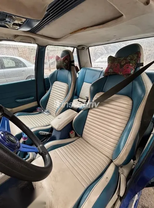 مازدا 323 1981 أزرق غامق مستعملة للبيع - 1