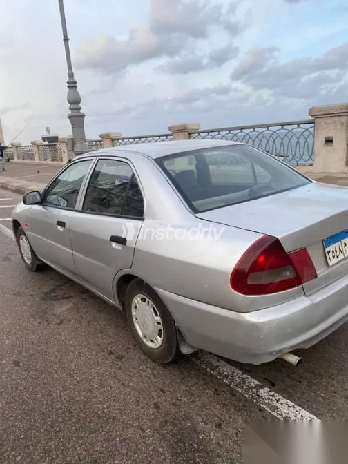 ميتسوبيشي لانسر 1998 فضي مستعملة للبيع - 1