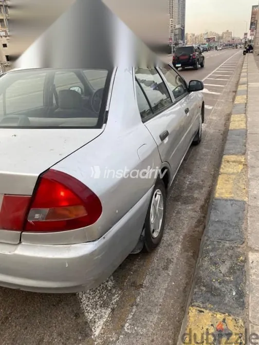 ميتسوبيشي لانسر 1998 فضي مستعملة للبيع - 3