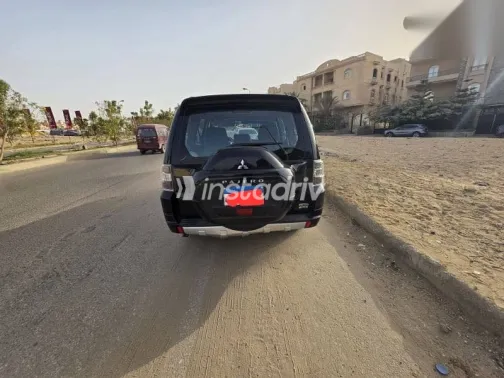 ميتسوبيشي باجيرو 2016 أسود مستعملة للبيع - 3