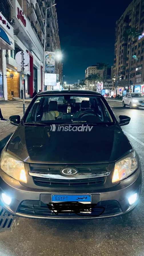 لادا جرانتا 2017 أبيض مستعملة للبيع - 2