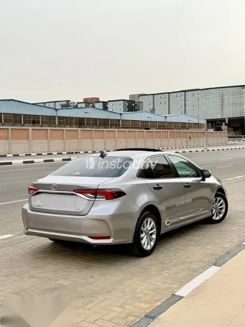 تويوتا كورولا 2019 فضي مستعملة للبيع - 5