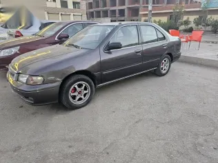نيسان صنى 1999 رمادي مستعملة للبيع
