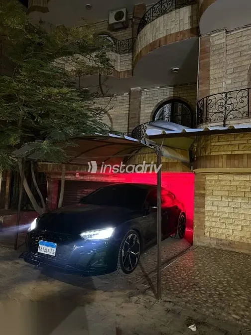 اودي A5 2021 أزرق غامق مستعملة للبيع - 5