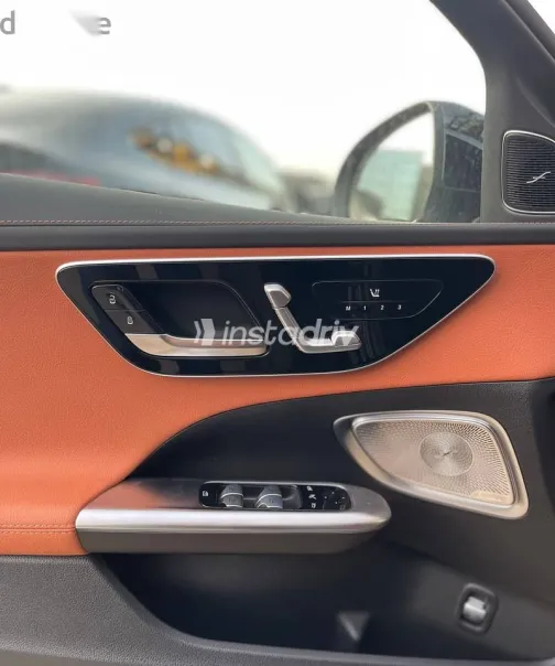 مرسيدس C 200 2025 أسود جديدة للبيع - 4