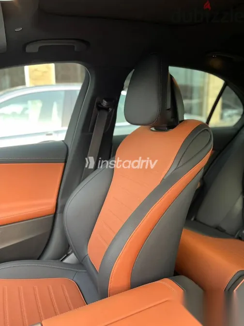 مرسيدس C 200 2025 أسود جديدة للبيع - 6