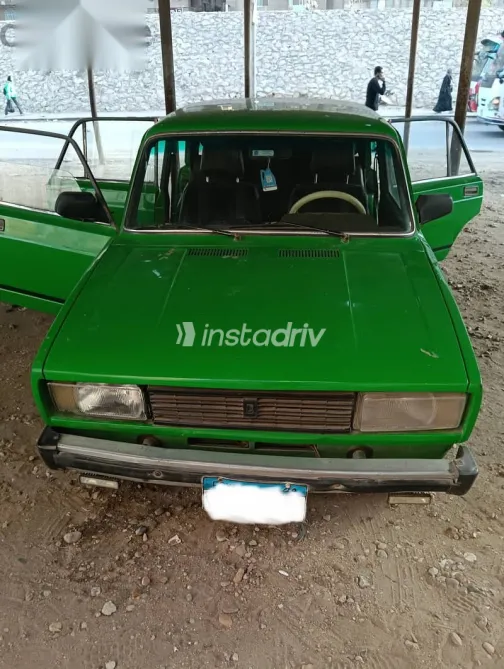 لادا 2105 1983 أخضر مستعملة للبيع - 2