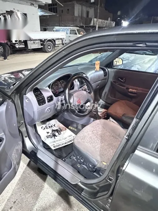 Hyundai Verna 2016 Silver Used for Sale - 4