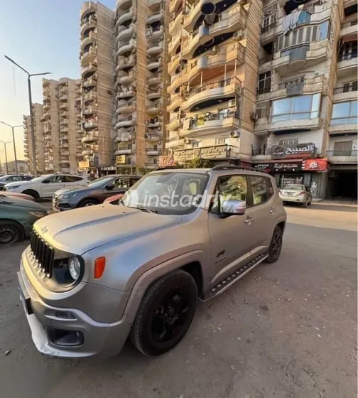 Jeep Renegade 2016 Silver Used for Sale - 2