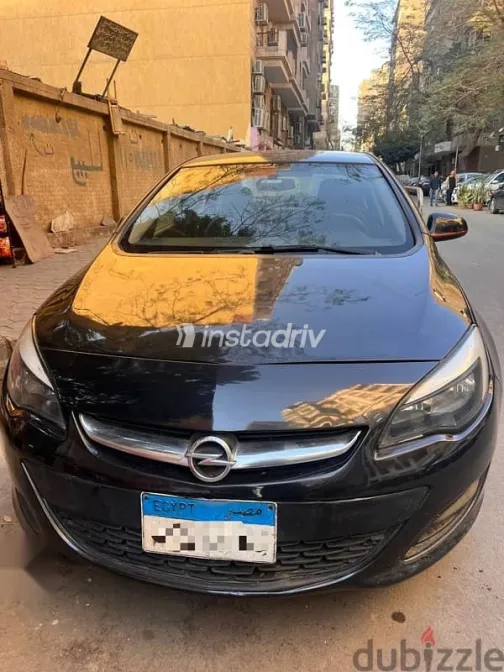 اوبل أسترا 2014 أسود مستعملة للبيع - 1
