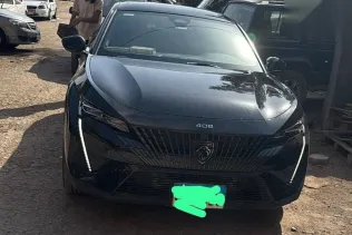 بيجو 408 2025 أسود مستعملة للبيع