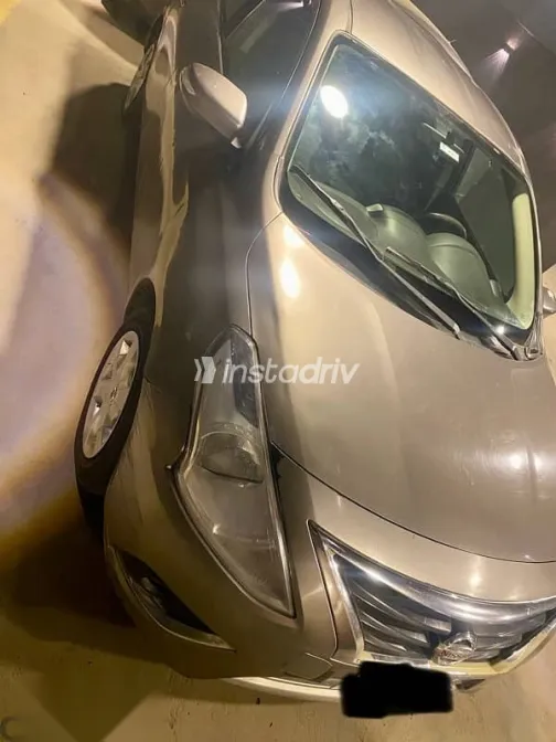 Nissan Sunny 2019 Gold Used for Sale - 1