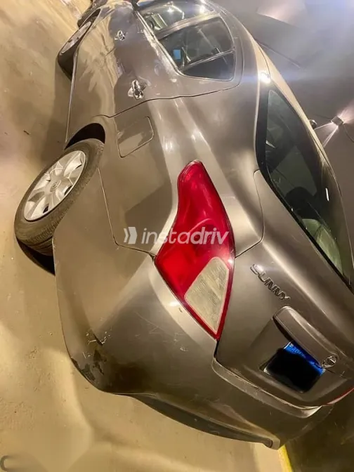 Nissan Sunny 2019 Gold Used for Sale - 9