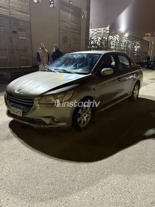 بيجو 301 2014 ذهبي مستعملة للبيع - 2