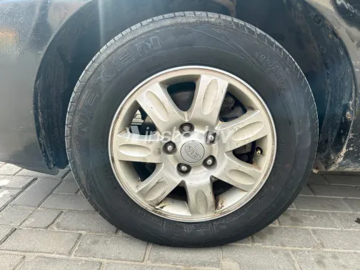 Kia Carens 2010 White Used for Sale - 1