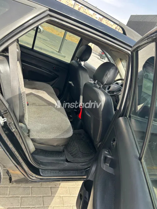 Kia Carens 2010 White Used for Sale - 2