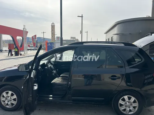 Kia Carens 2010 White Used for Sale - 3