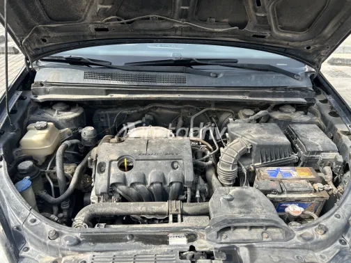 Kia Carens 2010 White Used for Sale - 8