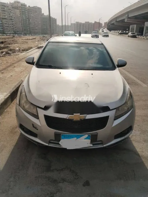 شيفروليه كروز 2010 فضي مستعملة للبيع - 1