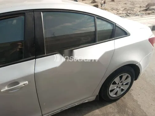 شيفروليه كروز 2010 فضي مستعملة للبيع - 3