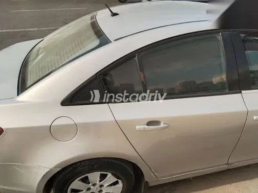 شيفروليه كروز 2010 فضي مستعملة للبيع - 4