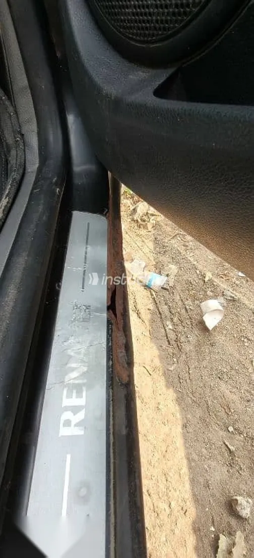 رينو لوجان 2015 أسود مستعملة للبيع - 7