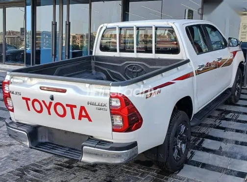 تويوتا هايلكس 2025 أبيض جديدة للبيع - 3