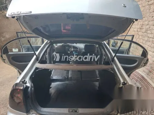 كيا سبكترا 2001 فضي مستعملة للبيع - 1