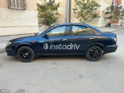 نيسان صنى 2002 أزرق غامق مستعملة للبيع - 1