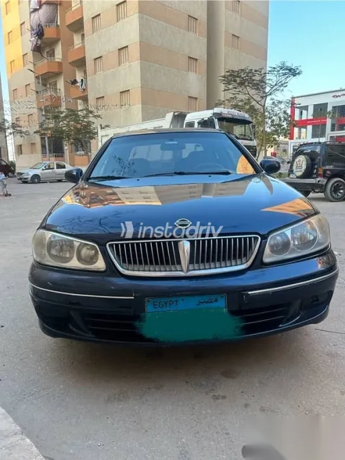 نيسان صنى 2002 أزرق غامق مستعملة للبيع - 2