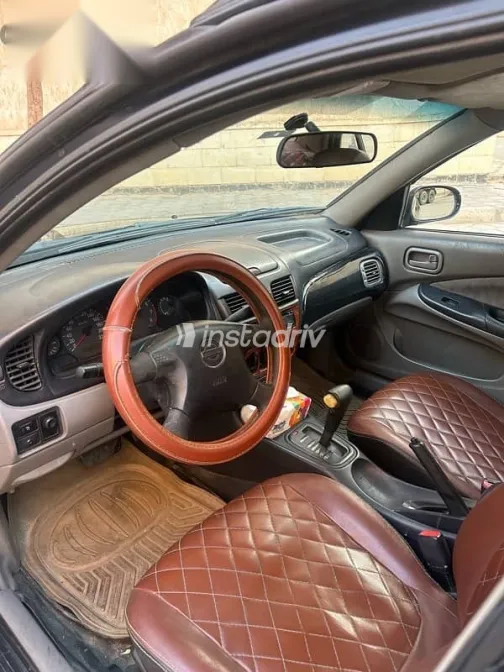 نيسان صنى 2002 أزرق غامق مستعملة للبيع - 9