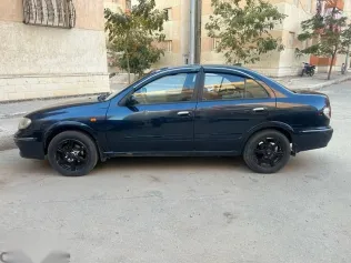 نيسان صنى 2002 أزرق غامق مستعملة للبيع