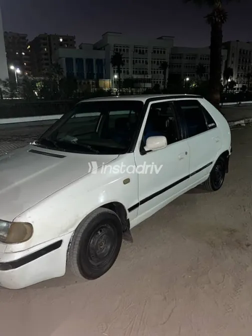 سكودا فيليشيا 1999 أبيض مستعملة للبيع - 2