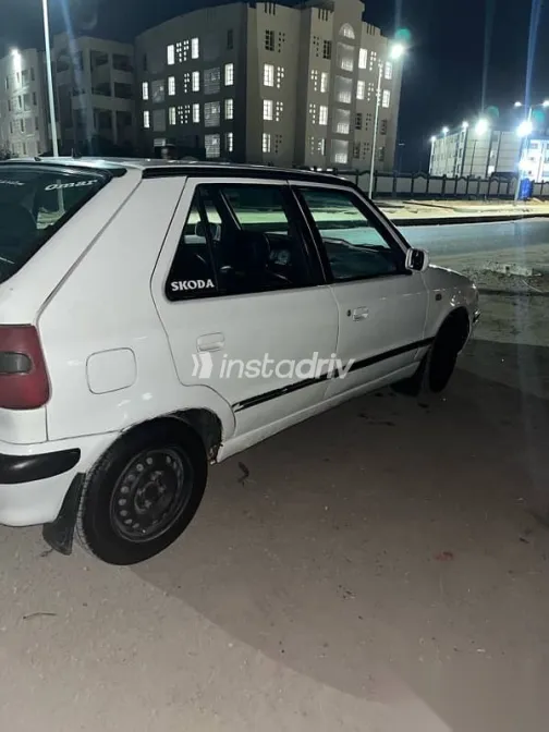 سكودا فيليشيا 1999 أبيض مستعملة للبيع - 3