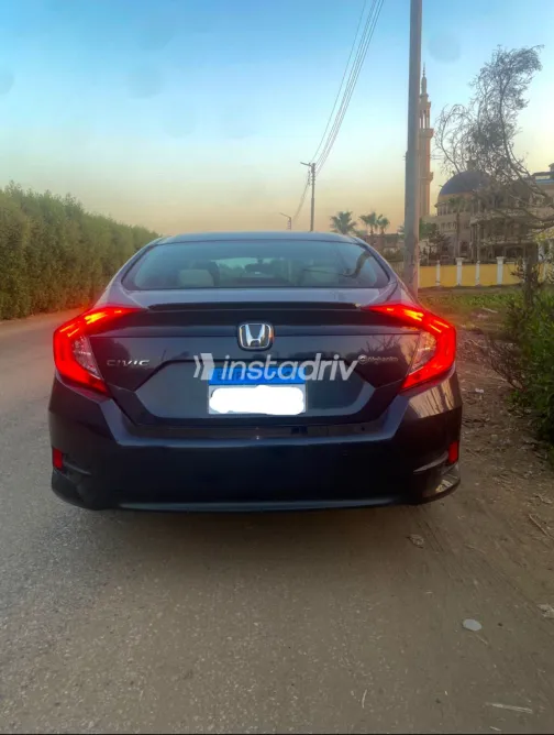 Honda Civic 2021 White Used for Sale - 2