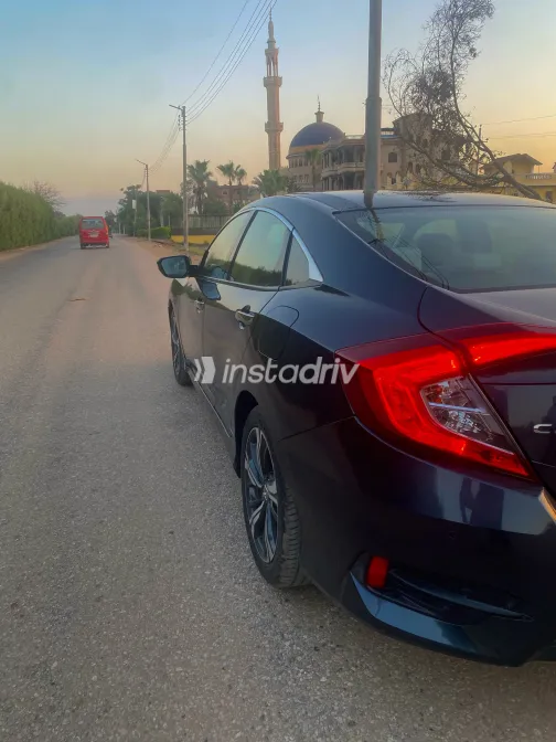 Honda Civic 2021 White Used for Sale - 3