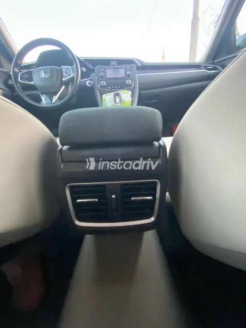 Honda Civic 2021 White Used for Sale - 4