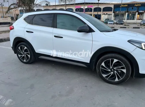 هيونداي توسان 2020 أبيض مستعملة للبيع - 2