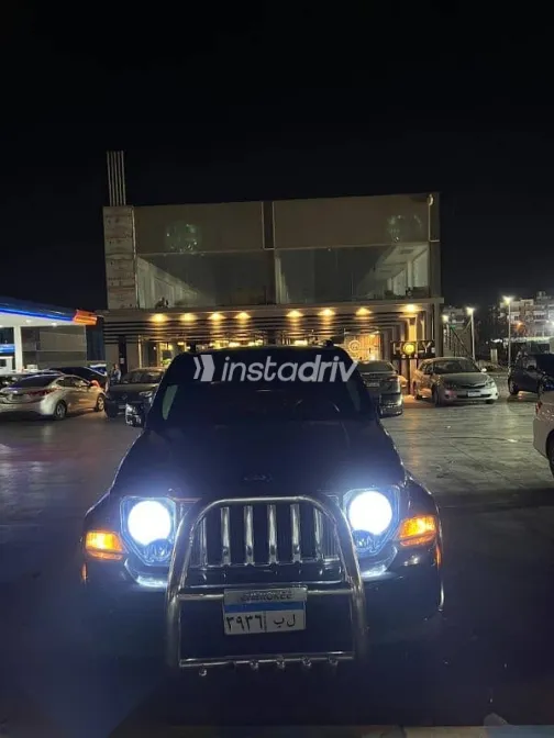 جيب شيروكي 2013 أسود مستعملة للبيع - 1